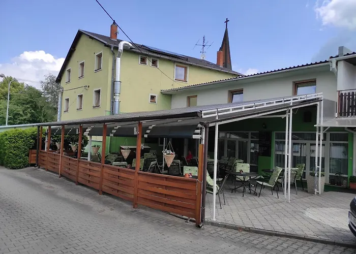 ゲストハウス A Restaurace U Knoppa オパヴァ